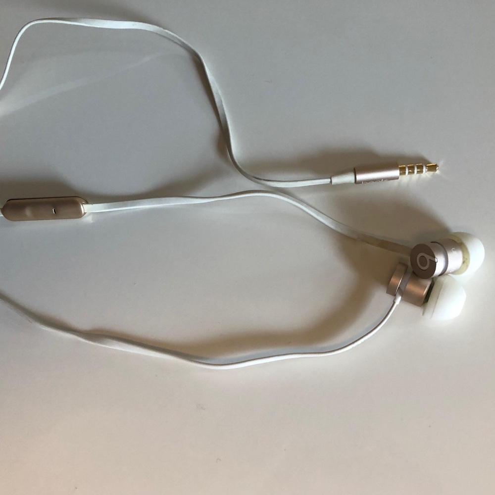 urBeats beats by dr. dre earbuds